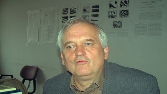 Akademik Vladimir Paar - Zastarjela je teza o „naprednoj“ znanosti i „nazadnoj“ vjeri