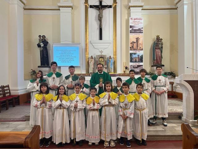 Svečani obred primanja novih ministranata  na Kantridi